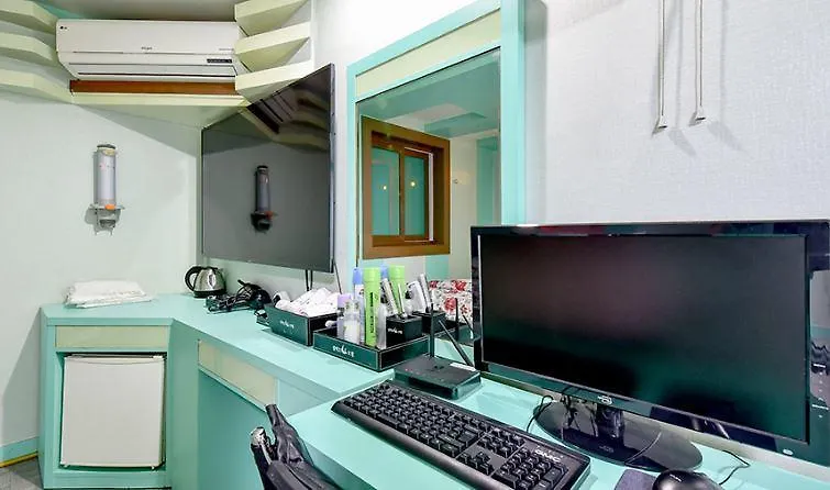 Click 21 Motel Busan 2*,